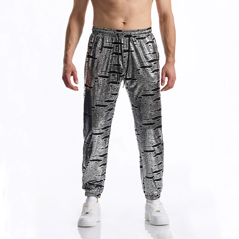 Herren Glänzende Jogginghose mit Tunnelzug, schmal zulaufendem Bein und abstraktem Print Nord Taschen