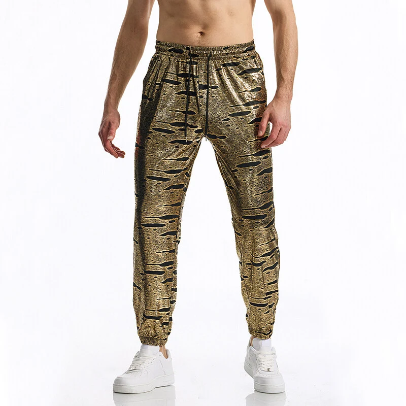 Herren Glänzende Jogginghose mit Tunnelzug, schmal zulaufendem Bein und abstraktem Print Nord Taschen