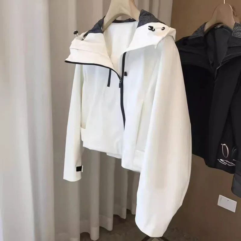 Damen Wasserabweisende Kapuzenjacke im minimalistischen Urban-Design mit verdecktem Reißverschluss Nord Taschen