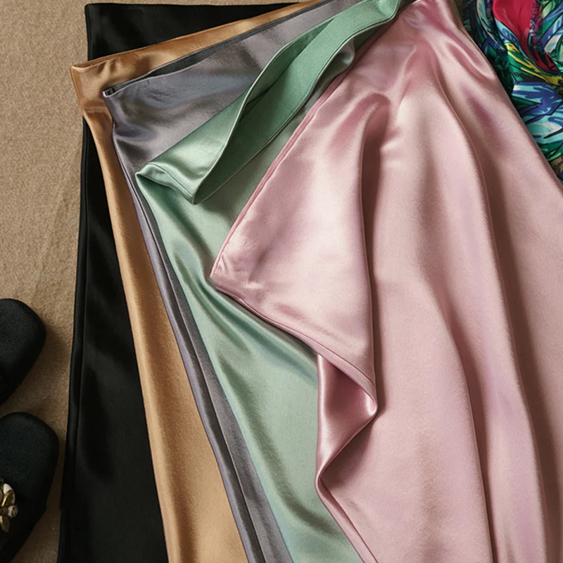 Damen Taillenhoher Midirock aus Satin-Bias mit seidig-glänzendem Fall Nord Taschen