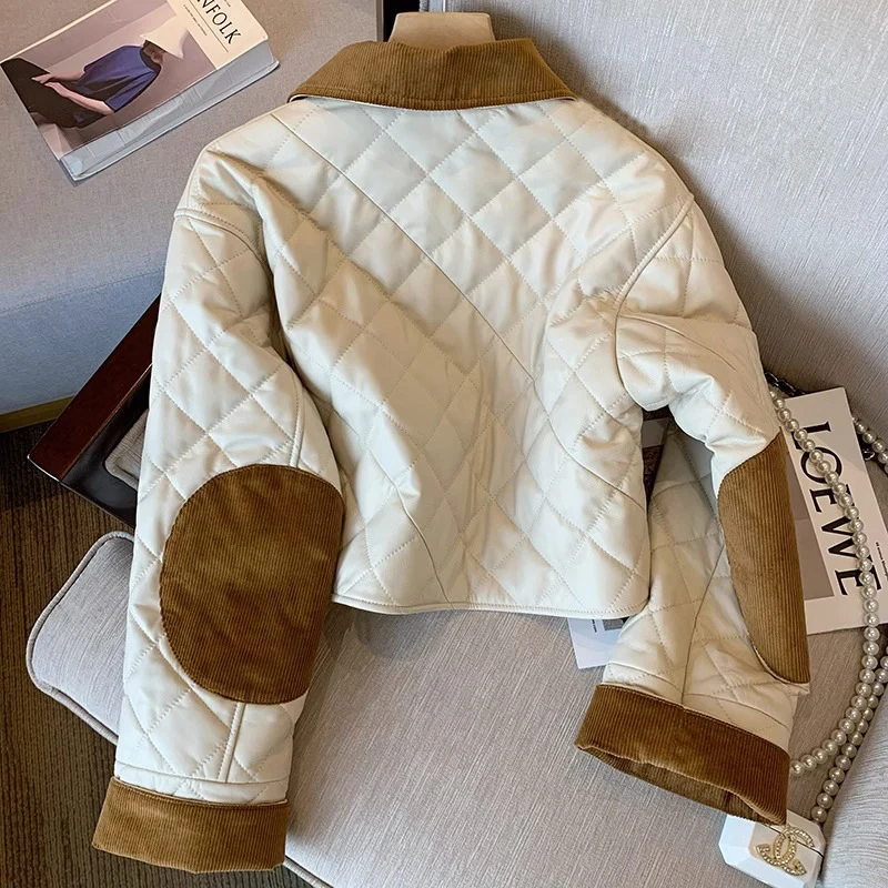 Damen Gesteppte kurz geschnittene Bomberjacke mit Cordkragen, Druckknopfverschluss und Pattentaschen Nord Taschen