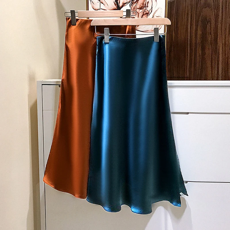 Damen Fließender Satin-Bias-Midirock mit hohem Bund und seitlichen Schlitzen Nord Taschen