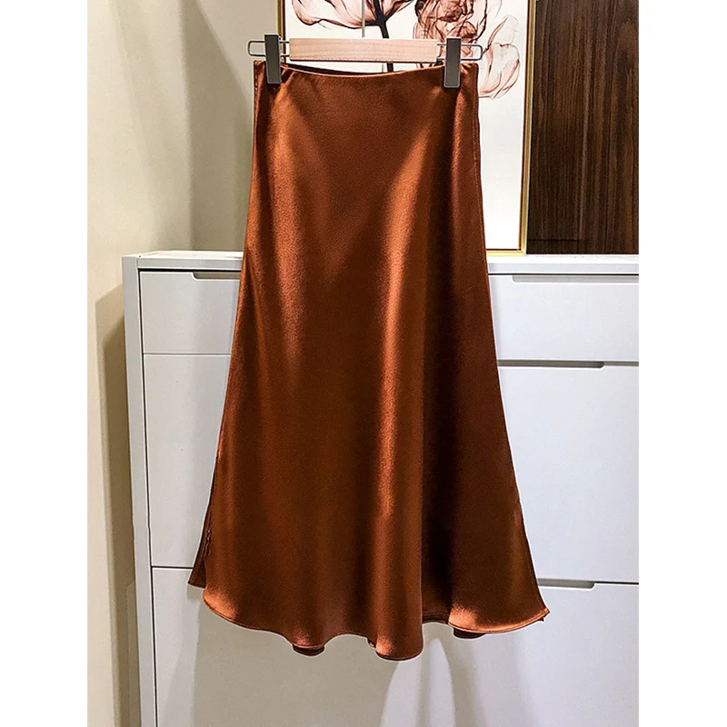 Damen Fließender Satin-Bias-Midirock mit hohem Bund und seitlichen Schlitzen Nord Taschen