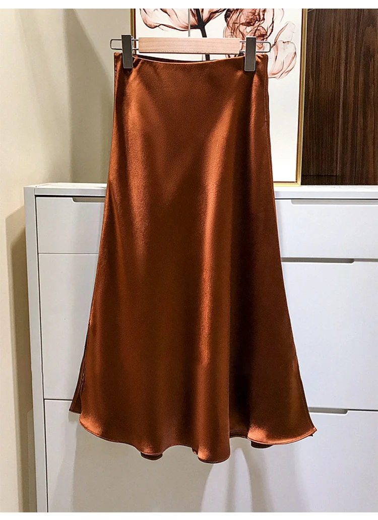 Damen Fließender Satin-Bias-Midirock mit hohem Bund und seitlichen Schlitzen Nord Taschen