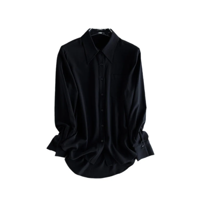 Damen seidenähnliche Oversize-Bluse mit spitzem Hemdkragen und Brusttasche Nord Taschen