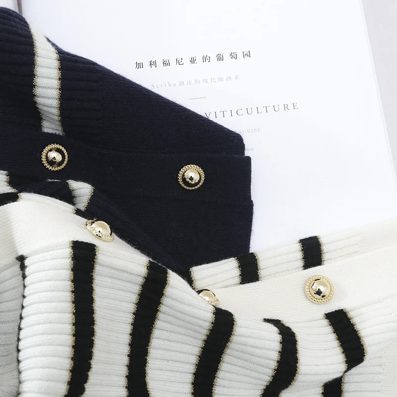 Damen Marin-inspiriertes Rippenstrick-Cardigan mit Polokragen und Zierknopfleiste Nord Taschen
