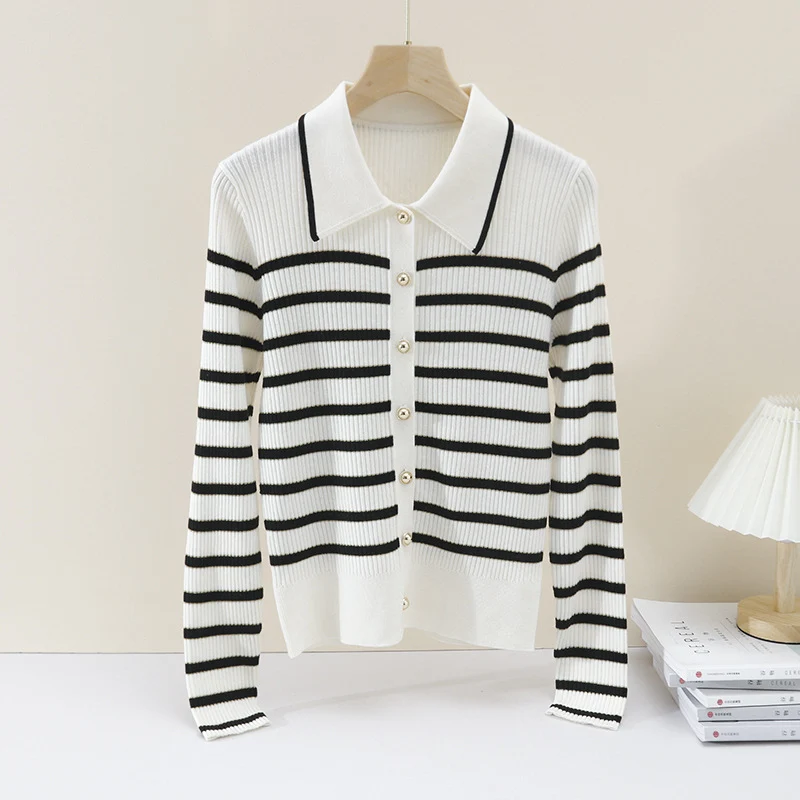 Damen Marin-inspiriertes Rippenstrick-Cardigan mit Polokragen und Zierknopfleiste Nord Taschen