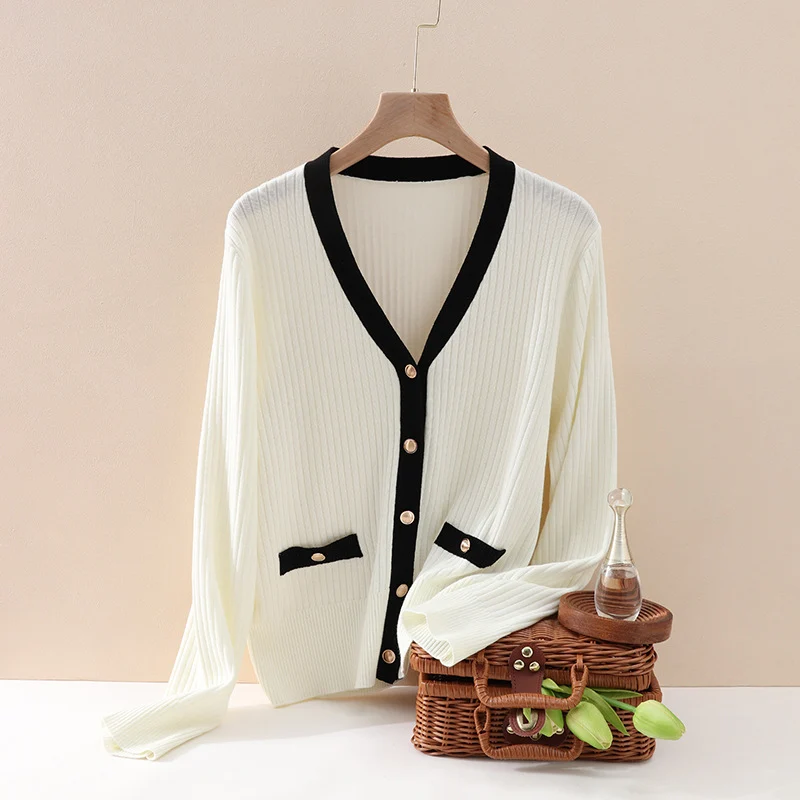 Damen Marin-inspiriertes Rippenstrick-Cardigan mit Polokragen und Zierknopfleiste Nord Taschen
