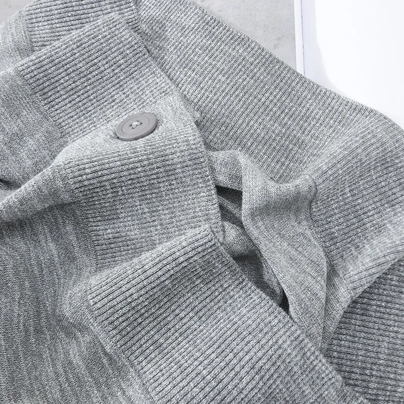 Damen Leichter Oversize-Cardigan aus Feinstrick mit tiefem V-Ausschnitt und Zierknopfleiste Nord Taschen