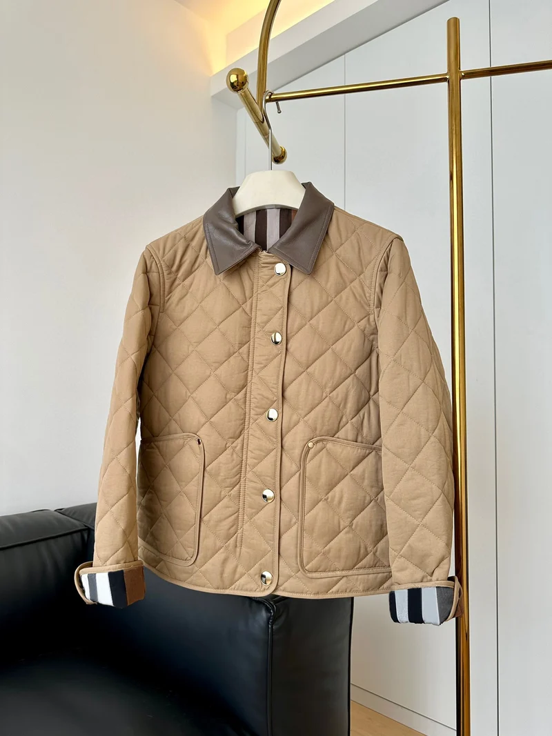 Damen Steppjacke mit Kontrastkragen aus Lederoptik und Druckknopfverschluss Nord Taschen