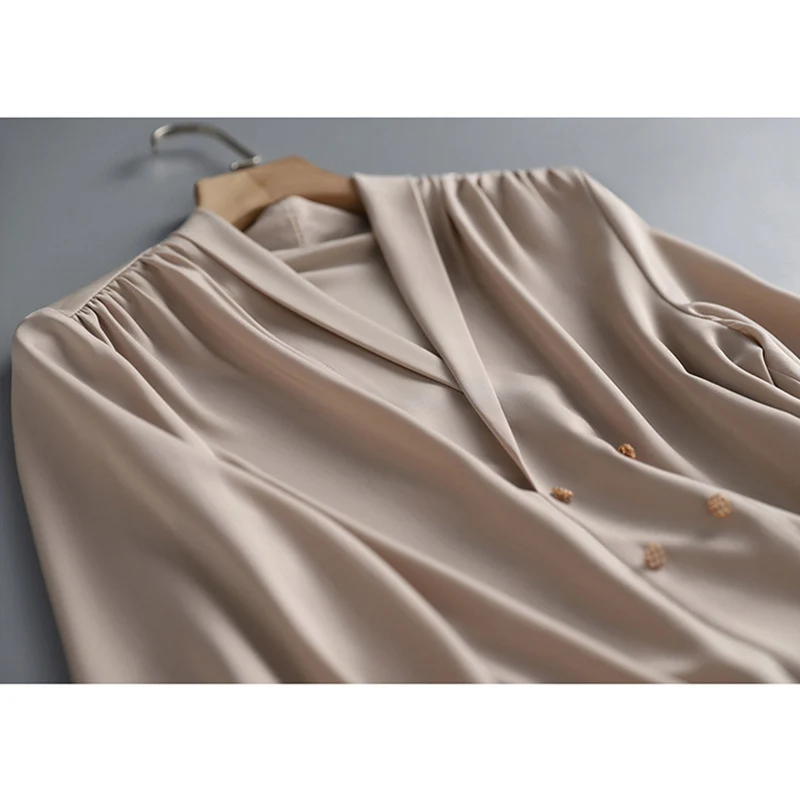 Damen Satinbluse mit Schalkragen und doppelreihiger Knopfleiste Nord Taschen