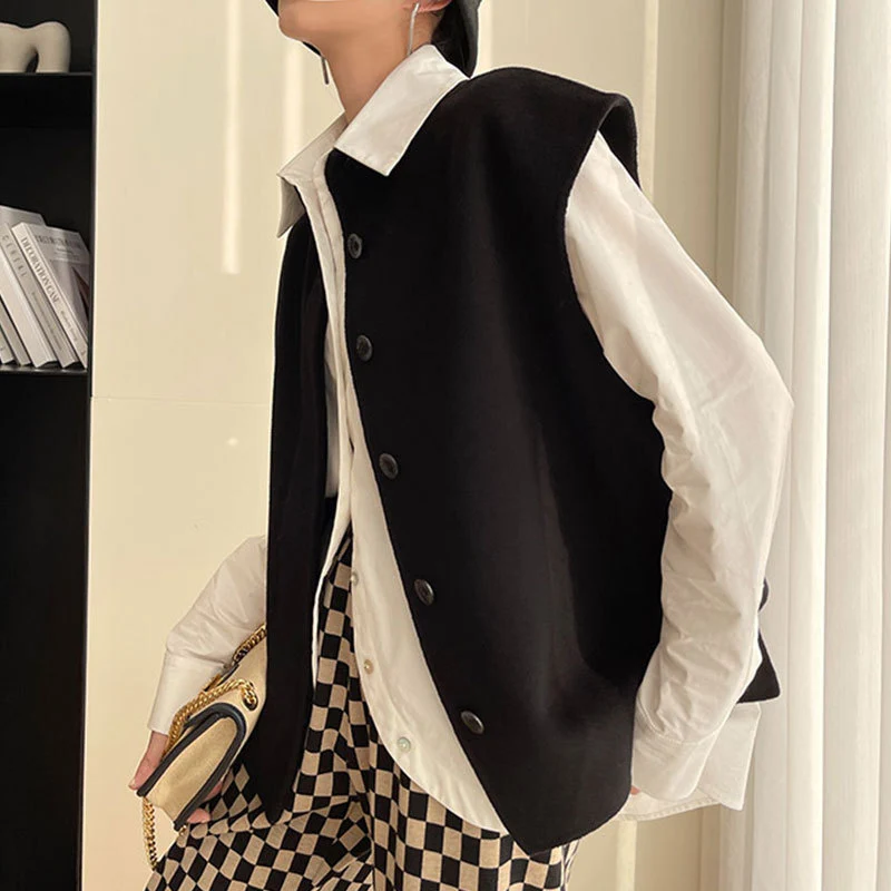 Damen Oversize-Weste mit Stehkragen, kastiger Silhouette und Knopfleiste Nord Taschen