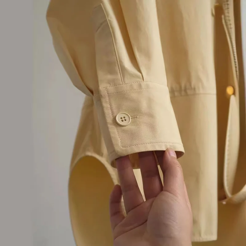 Damen Oversize-Hemdbluse mit verlängertem Rückensaum und kastiger Silhouette Nord Taschen