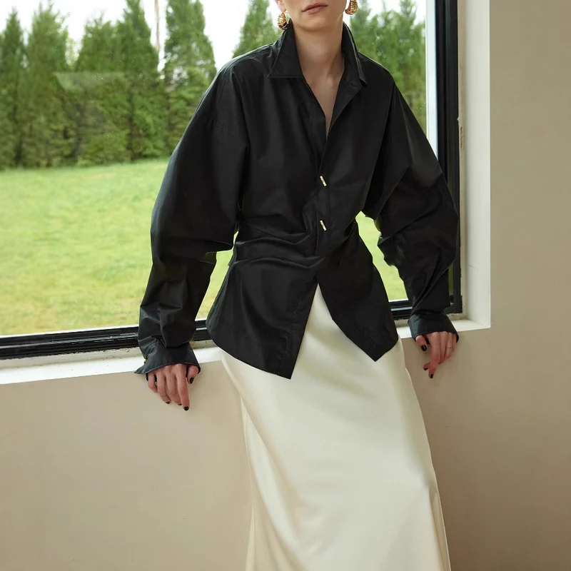 Damen Oversize-Bluse mit Ballonärmeln und taillierter V‑Schlitz-Form Nord Taschen