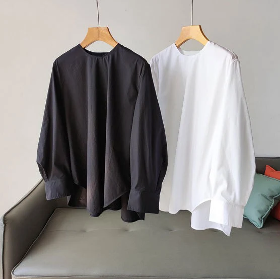 Damen Oversize-Bluse aus leichtem Baumwollmix mit weiten Ballonärmeln und verlängertem Rückensaum Nord Taschen