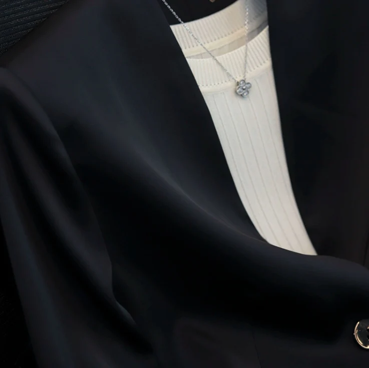 Damen Minimalistischer taillierter Einreihiger Blazer ohne Revers mit offener Kragenlinie Nord Taschen