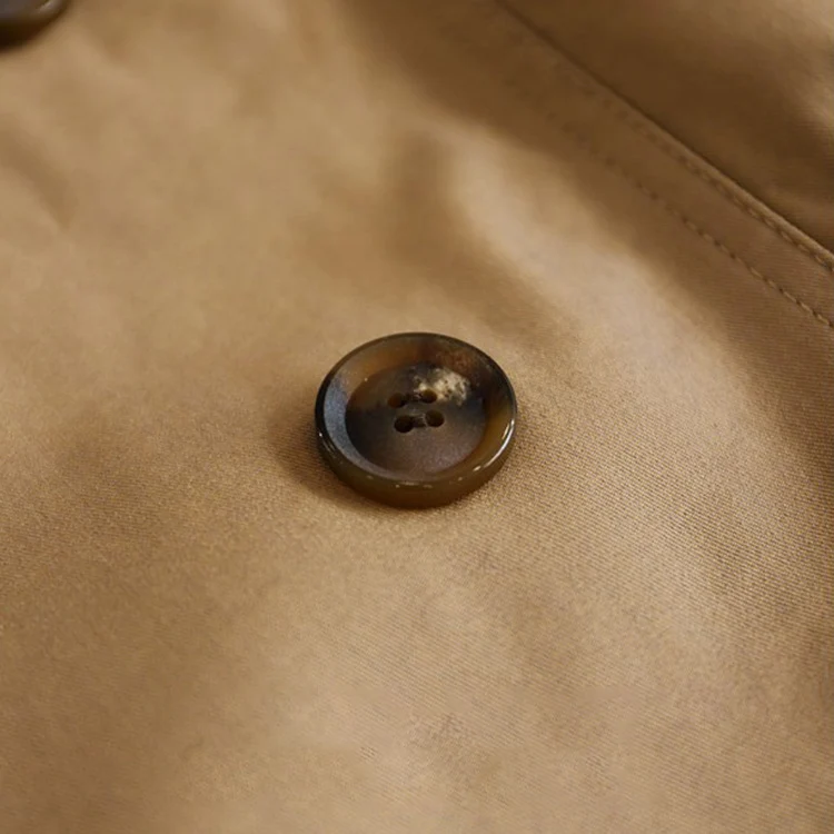 Damen Kurztrenchcoat mit Taillengürtel und Schulterklappen Nord Taschen