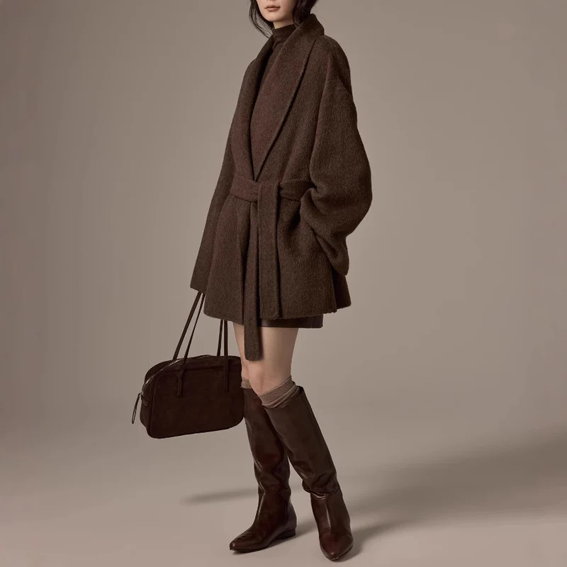 Damen Kurzmantel mit weitem Schalkragen und taillierbarem Bindegürtel Nord Taschen