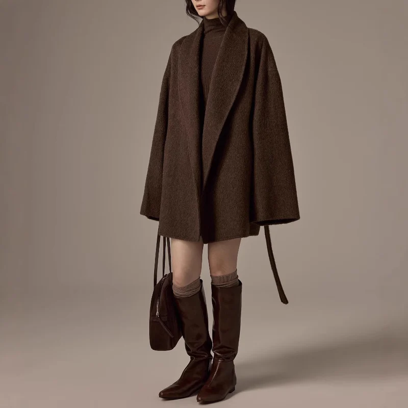 Damen Kurzmantel mit weitem Schalkragen und taillierbarem Bindegürtel Nord Taschen