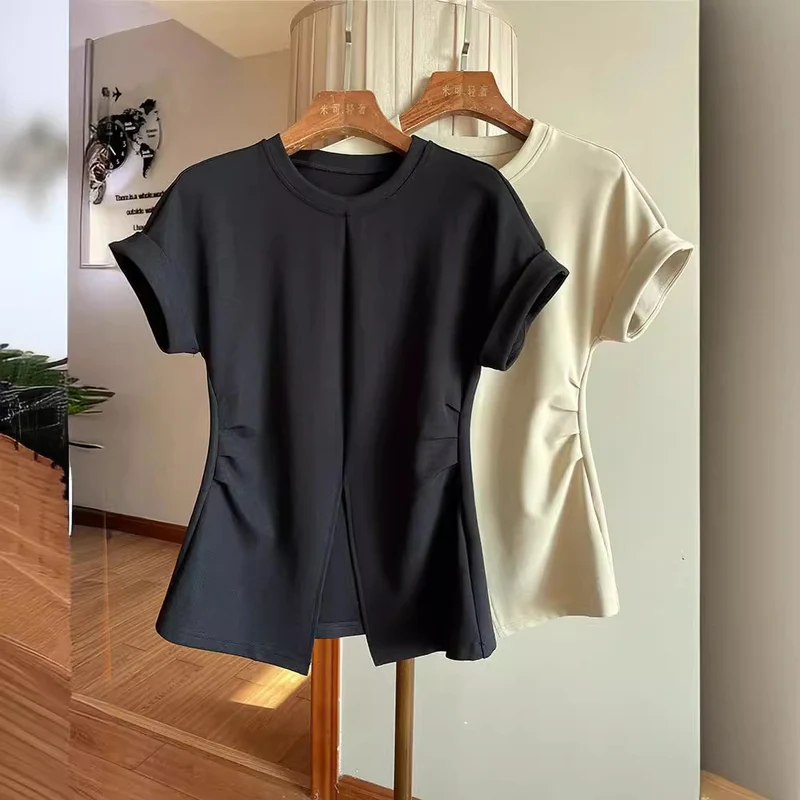 Damen Kurzärmeliges Strukturjersey-Shirt mit Taillenraffungen und Frontschlitz Nord Taschen