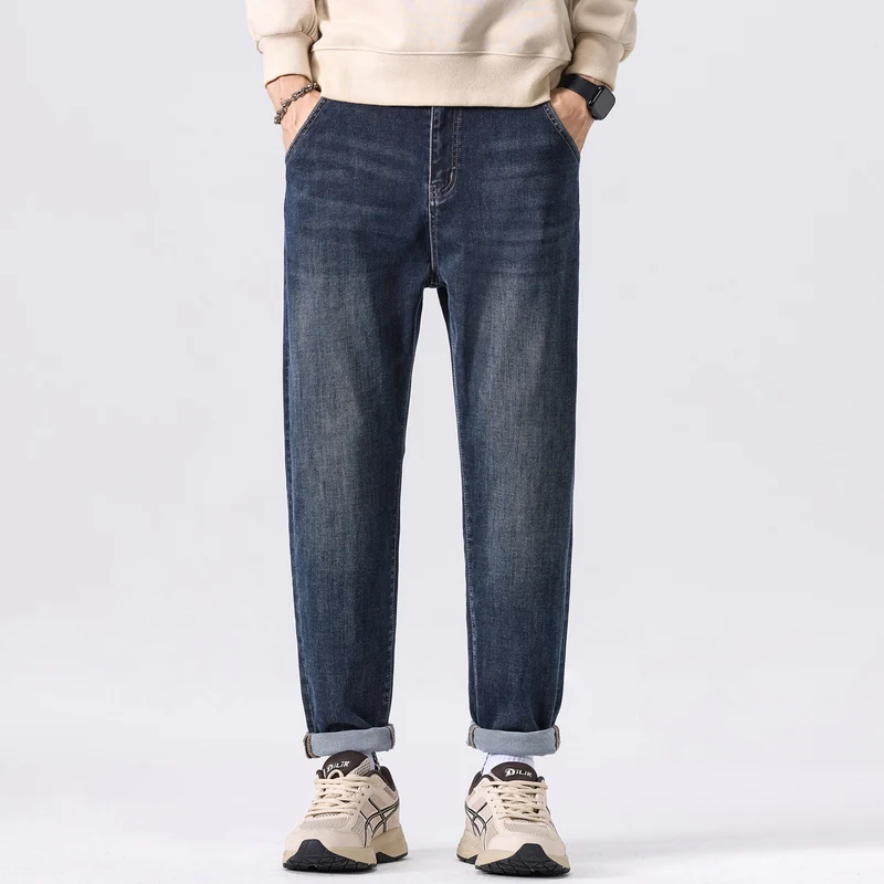 Herren Tapered-Denimhose mit mittelhohem Bund, gekrempeltem Saum und dezenter Used-Waschung Nord Taschen