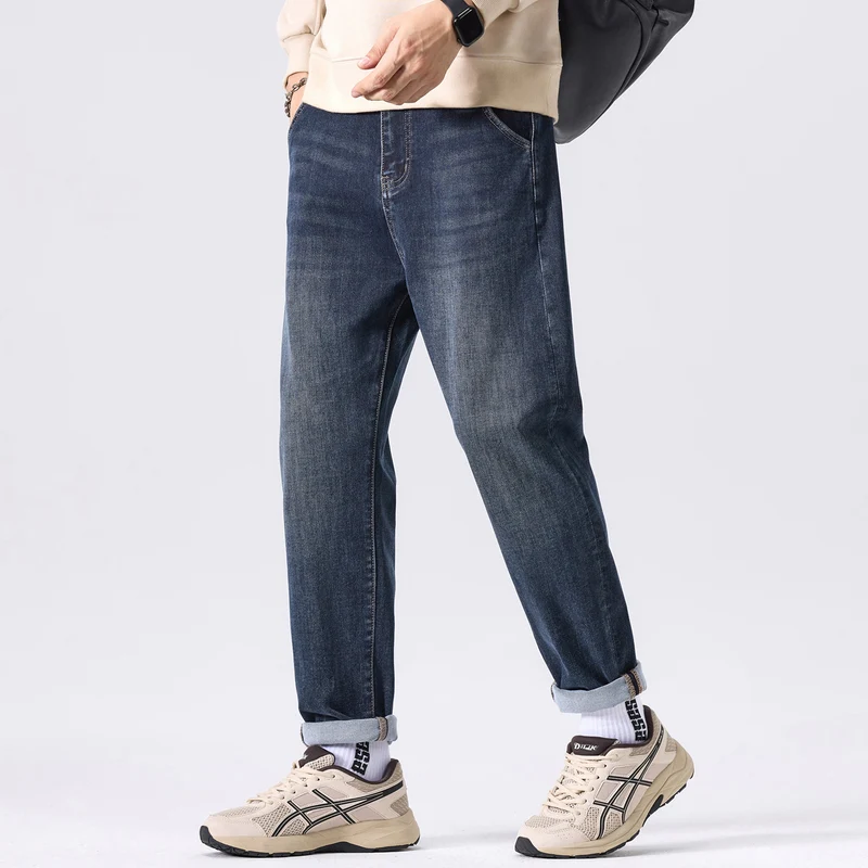 Herren Tapered-Denimhose mit mittelhohem Bund, gekrempeltem Saum und dezenter Used-Waschung Nord Taschen