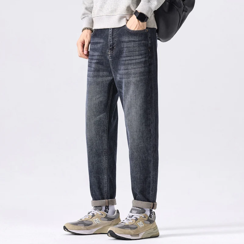 Herren Relaxed-Straight Denim-Jeans mit dezenter Used‑Optik und gekrempeltem Saum Nord Taschen