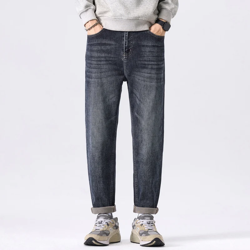 Herren Relaxed-Straight Denim-Jeans mit dezenter Used‑Optik und gekrempeltem Saum Nord Taschen
