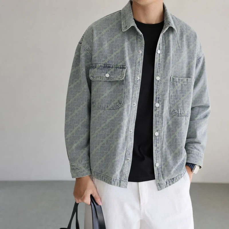 Herren Monogramm-Jeanshemdjacke im Oversize mit Druckknöpfen und aufgesetzten Brusttaschen Nord Taschen