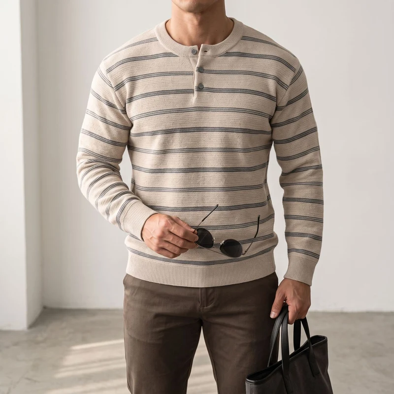 Herren Gestreifter Feinstrick-Henley-Pullover mit Knopfleiste und Rippbündchen Nord Taschen