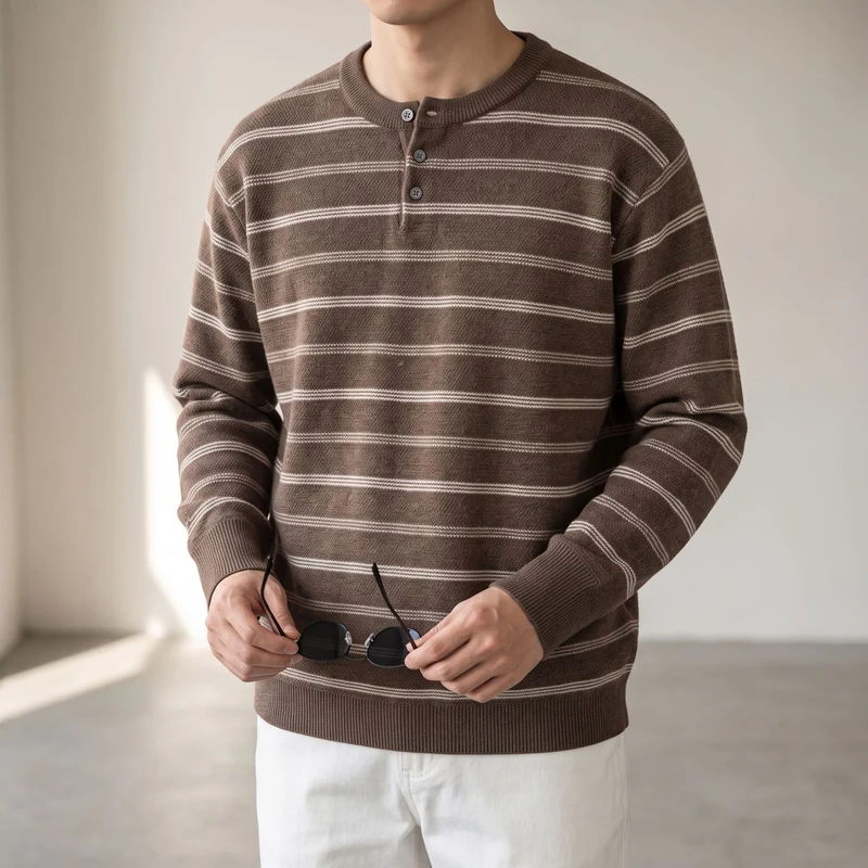 Herren Gestreifter Feinstrick-Henley-Pullover mit Knopfleiste und Rippbündchen Nord Taschen