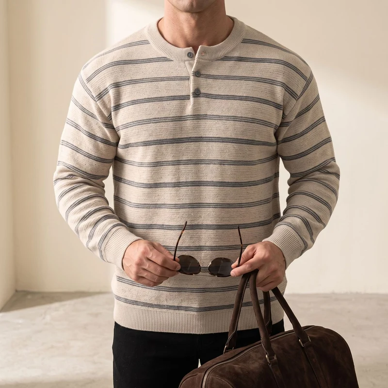 Herren Gestreifter Feinstrick-Henley-Pullover mit Knopfleiste und Rippbündchen Nord Taschen