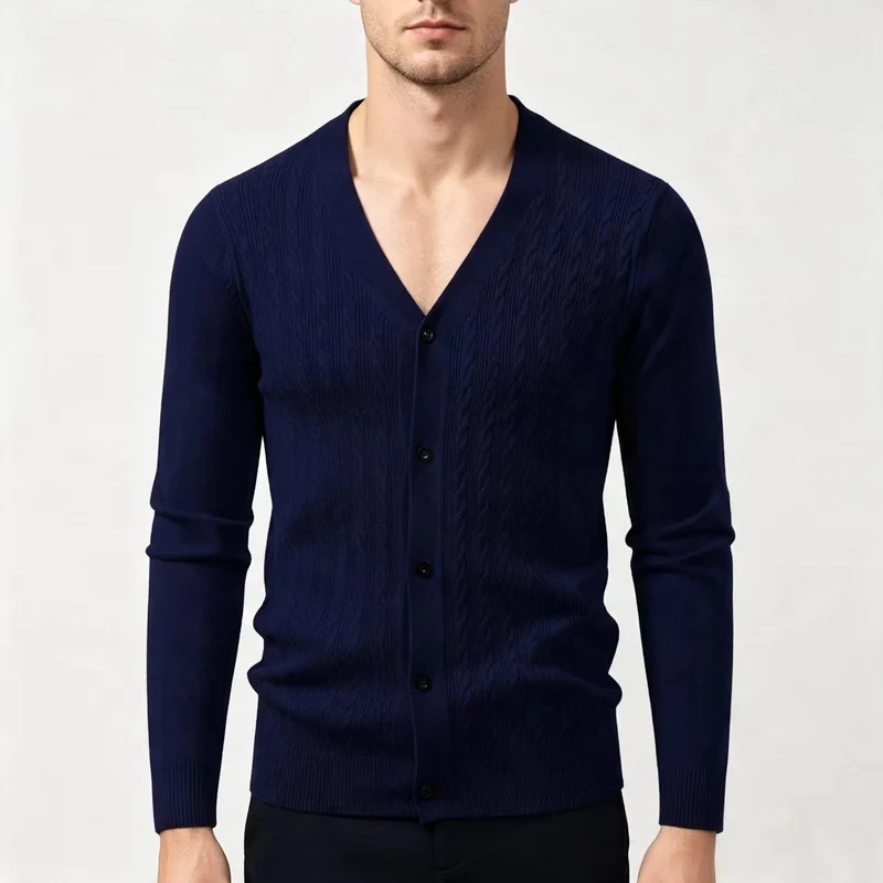 Herren Feinstrick-Cardigan mit Zopfmuster, V‑Ausschnitt und Knopfleiste Nord Taschen
