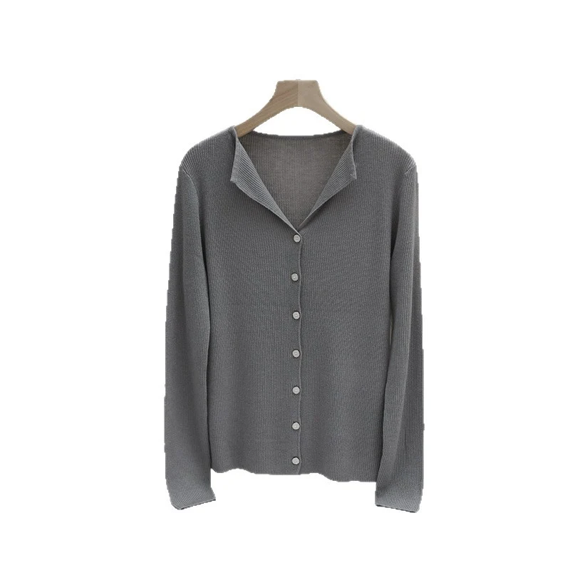 Damen Leichter Feinstrick-Cardigan mit offenem Hemdkragen und schimmernder Knopfleiste Nord Taschen