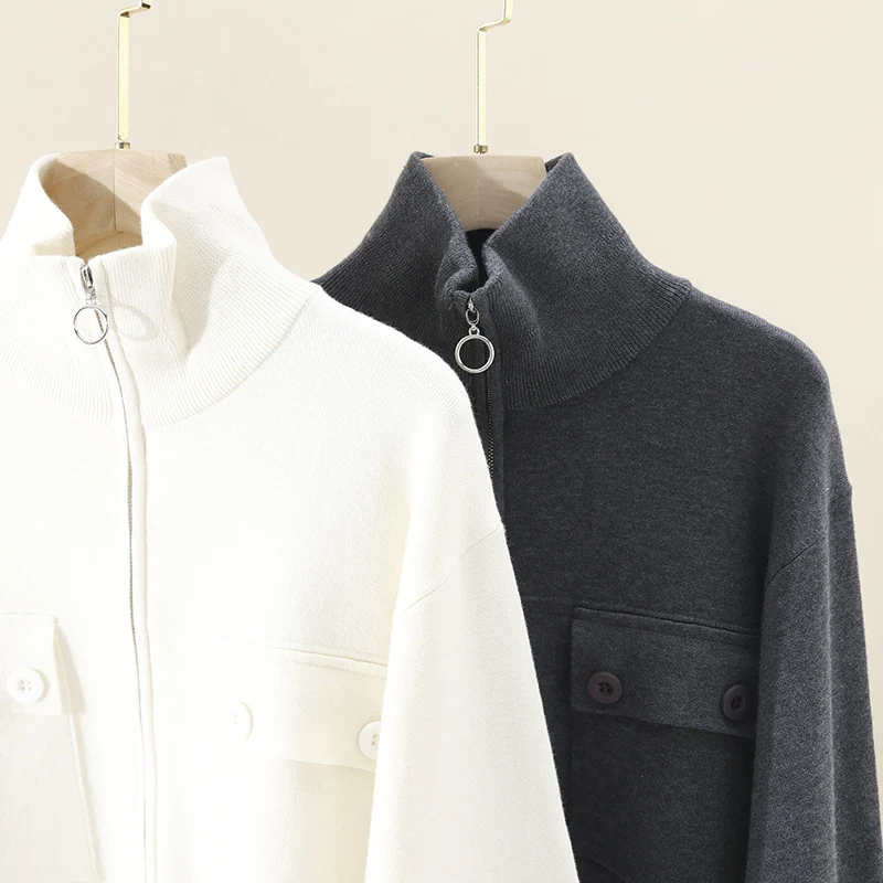 Damen Kurze strukturierte Strickjacke mit Stehkragen, Metallreißverschluss & Brusttaschen Nord Taschen
