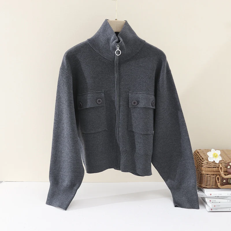 Damen Kurze strukturierte Strickjacke mit Stehkragen, Metallreißverschluss & Brusttaschen Nord Taschen