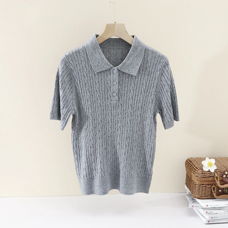 Damen Kurzärmeliges Strick-Poloshirt mit Zopfmuster und Knopfleiste Nord Taschen