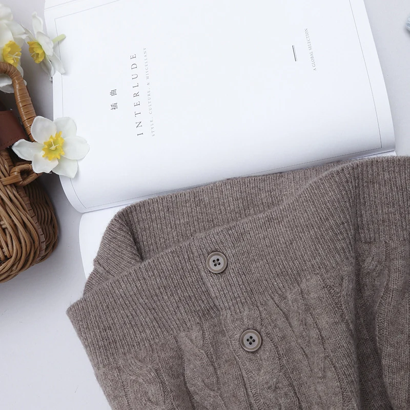 Damen Kurz geschnittener Zopfmuster-Cardigan aus leichter Baumwollmischung mit feinem Rippbündchen Nord Taschen