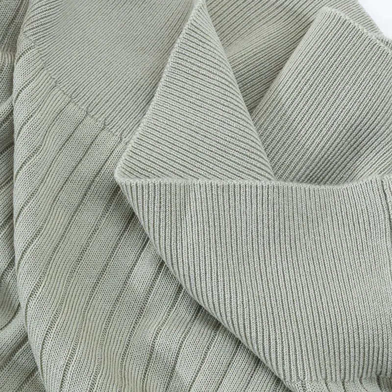 Damen Geripptes Kurzarm-Strickshirt mit Rundhalsausschnitt und Schlüsselloch-Detail Nord Taschen