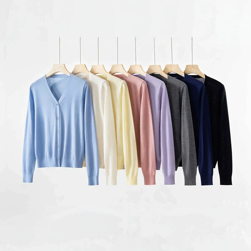 Damen Feinstrick-Cardigan mit V‑Ausschnitt, durchgehender Knopfleiste und leichtem Fall Nord Taschen