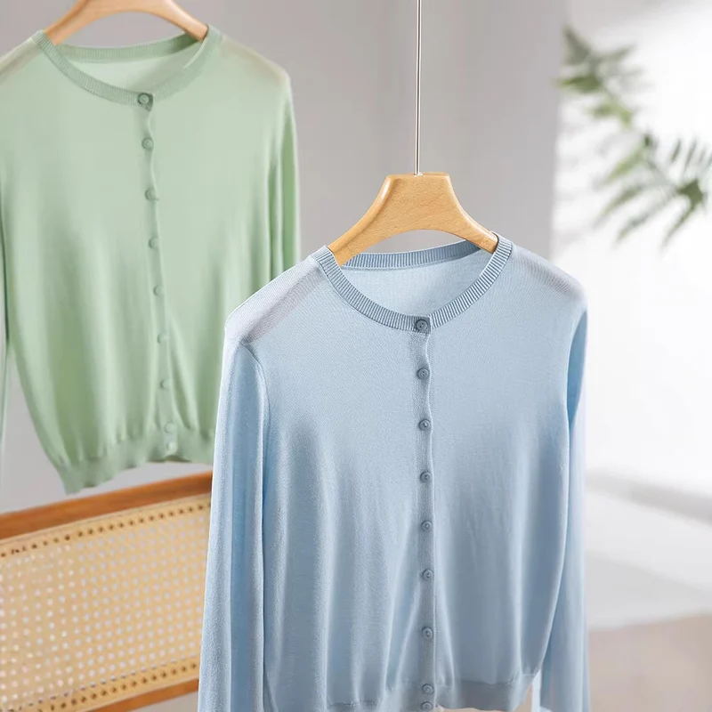 Damen Feinstrick-Cardigan mit Rundhalsausschnitt und taillierter Silhouette Nord Taschen