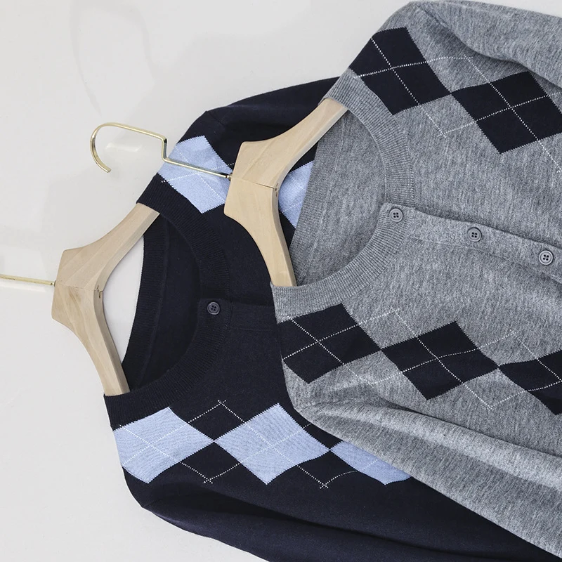 Damen Feinstrick-Cardigan mit Rautenintarsien und Knopfleiste Nord Taschen