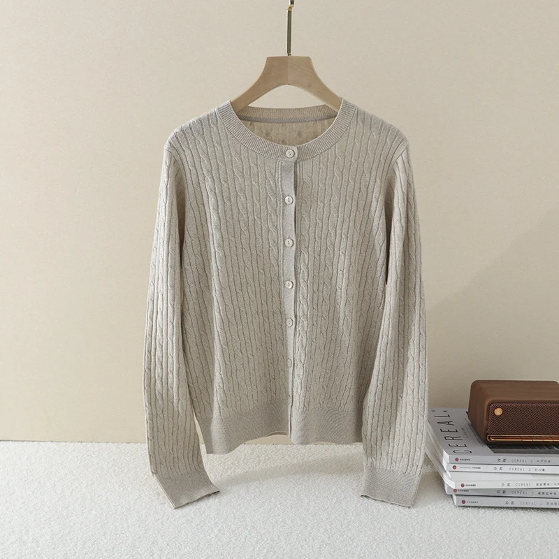 Damen Feiner Zopfmuster-Cardigan mit Rundhals und durchgehender Knopfleiste Nord Taschen