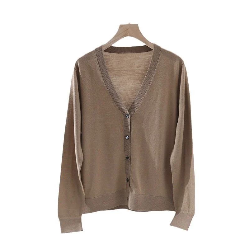 Damen Feiner V‑Ausschnitt-Cardigan aus leichtem Feinstrick mit Knopfleiste Nord Taschen