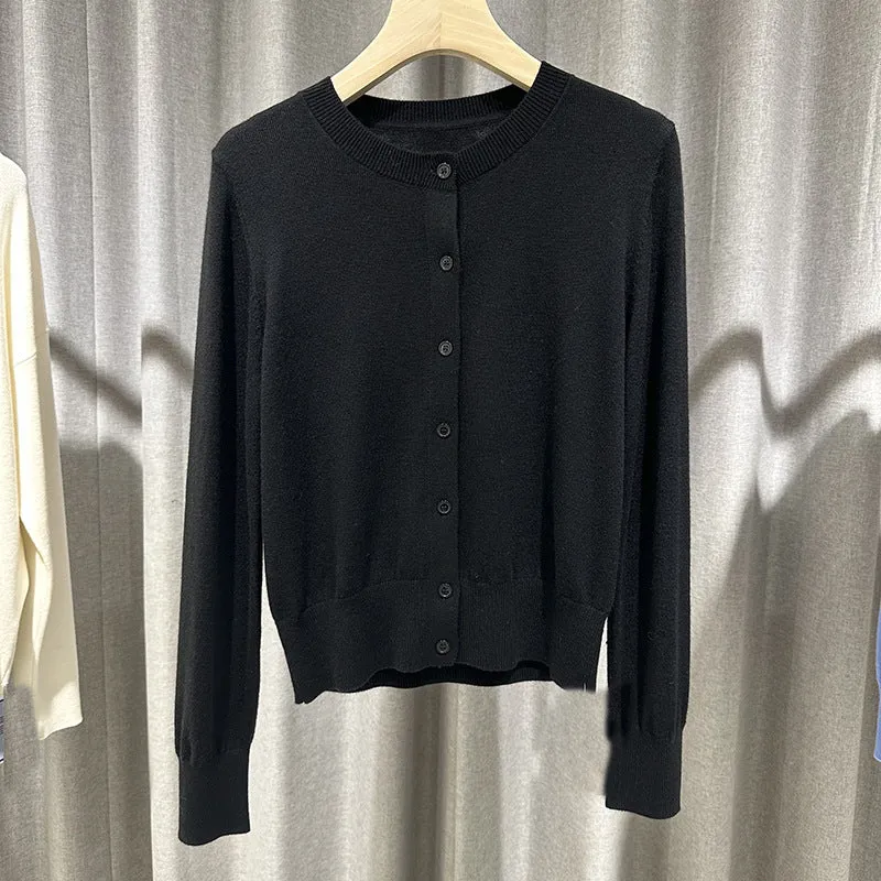 Damen Feiner Rundhals-Feinstrick-Cardigan mit schmaler Silhouette & verlängerten Bündchen Nord Taschen