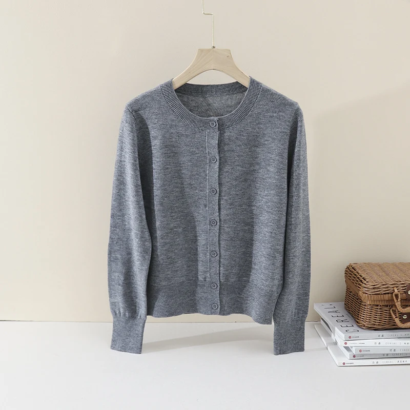Damen Feiner Rundhals-Feinstrick-Cardigan mit schmaler Silhouette & verlängerten Bündchen Nord Taschen