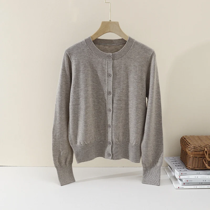 Damen Feiner Rundhals-Feinstrick-Cardigan mit schmaler Silhouette & verlängerten Bündchen Nord Taschen