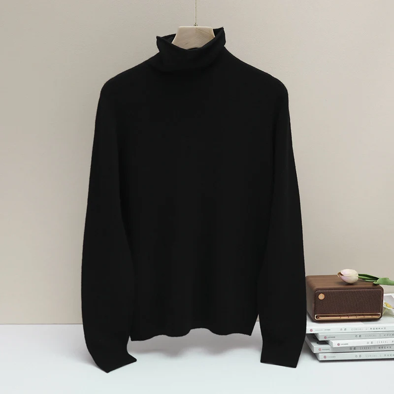 Damen Feiner Rollkragenpullover aus leichtem Feinstrick mit geripptem Saum und schmaler Silhouette Nord Taschen