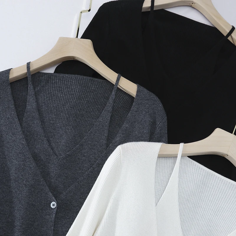 Damen feiner Rippstrick-Cardigan mit integriertem Spaghettitop und tiefem V-Ausschnitt Nord Taschen