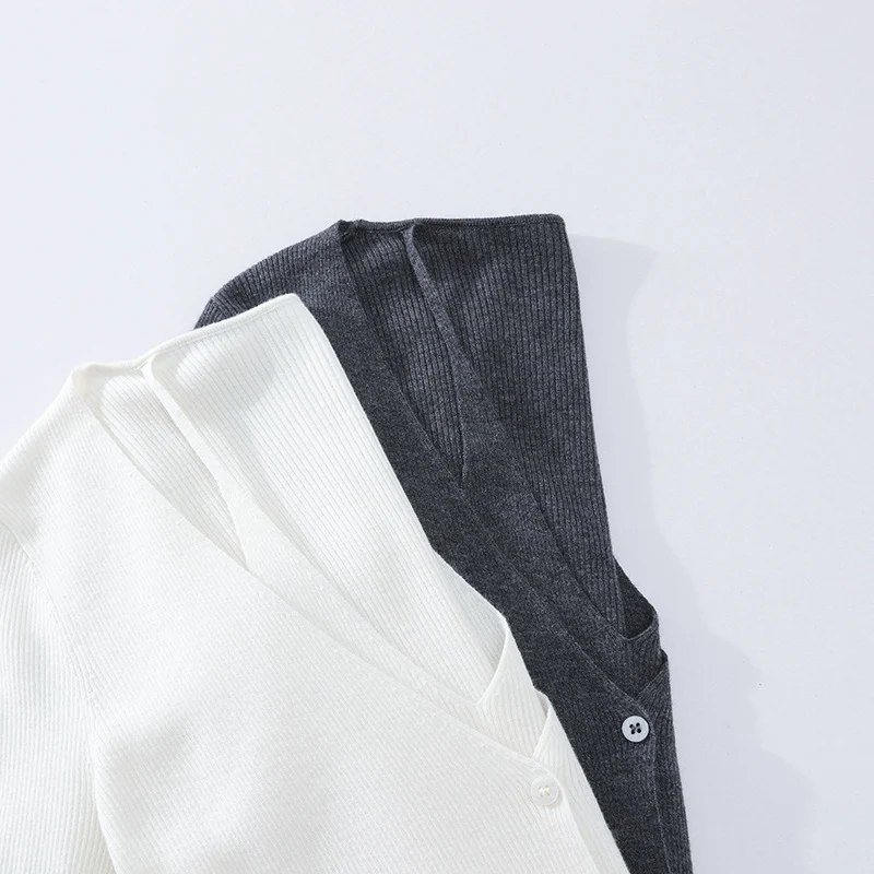 Damen feiner Rippstrick-Cardigan mit integriertem Spaghettitop und tiefem V-Ausschnitt Nord Taschen